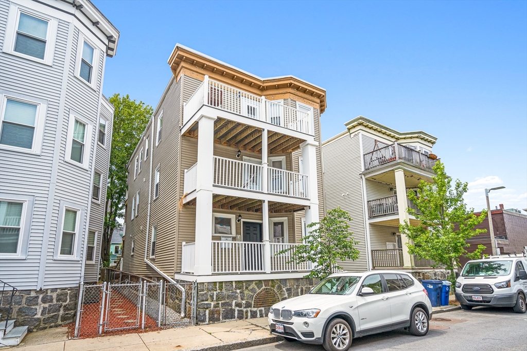 7 Hallam Street Property Photo