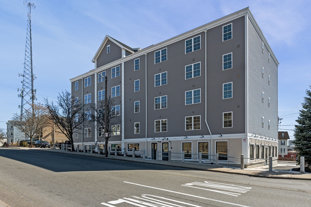 472 Essex Street # 307 Property Photo