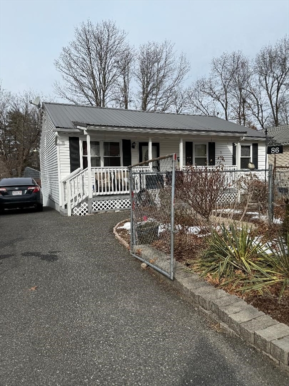 86 Lorenzo St Property Photo