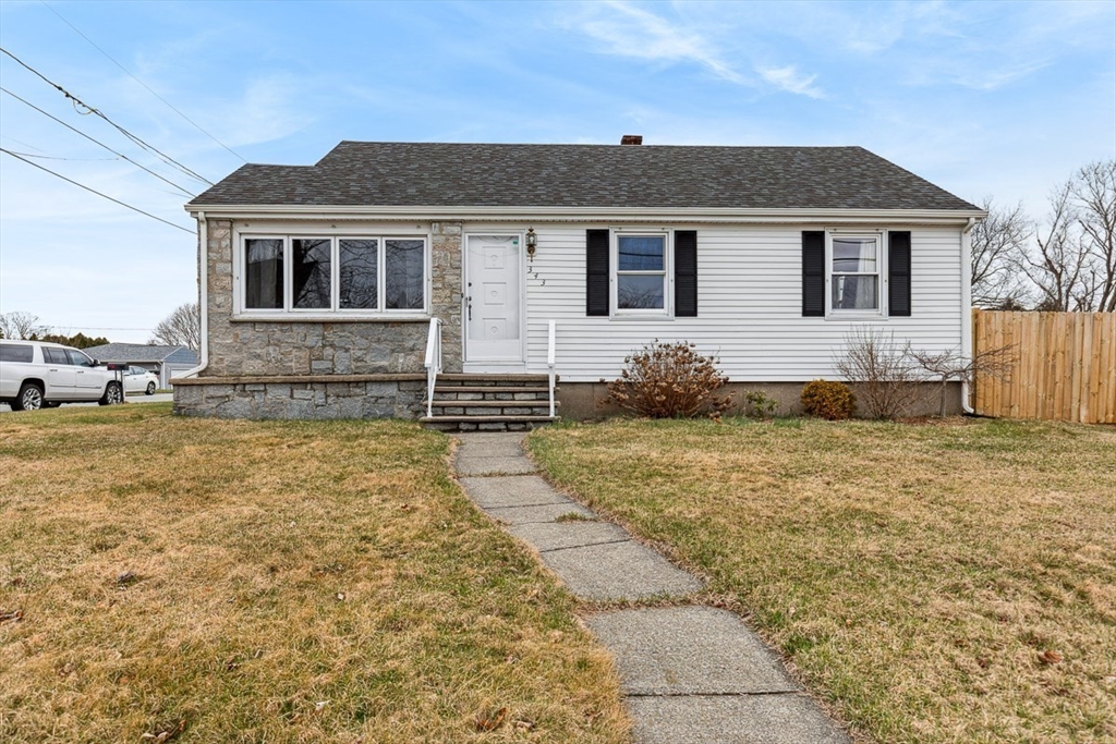 343 Lees River Ave Property Photo