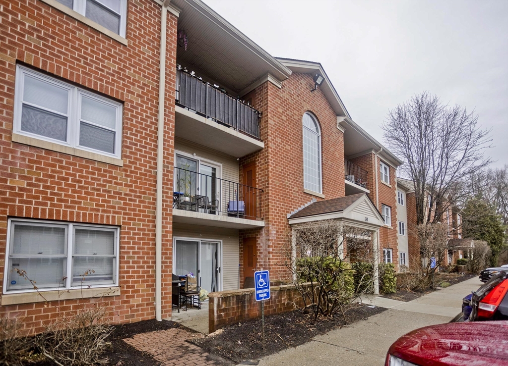 34 Maple Crest Cir # F Property Photo