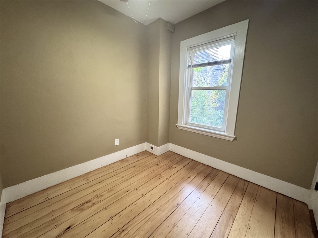 47 1/2 Jamacia # 2 Property Photo 11