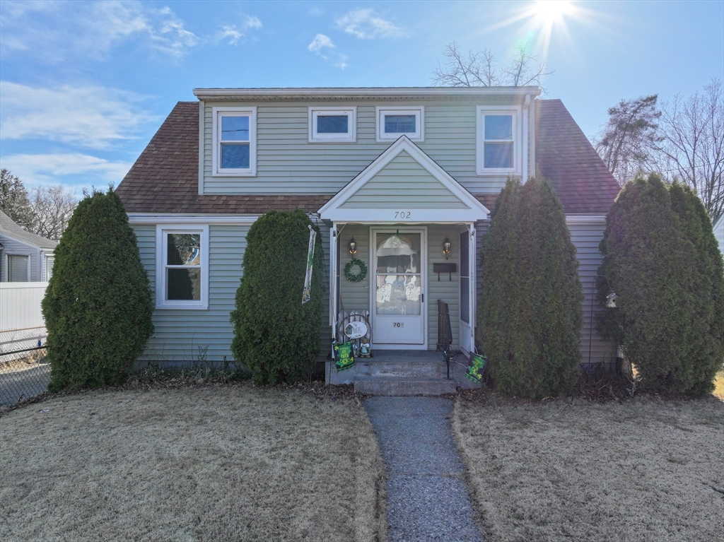 702 Newbury St Property Photo