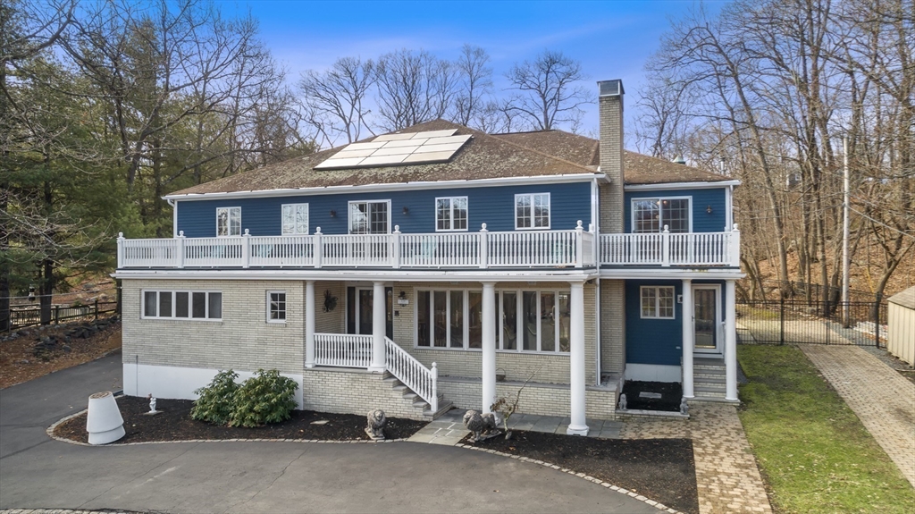 438 Essex St Property Photo