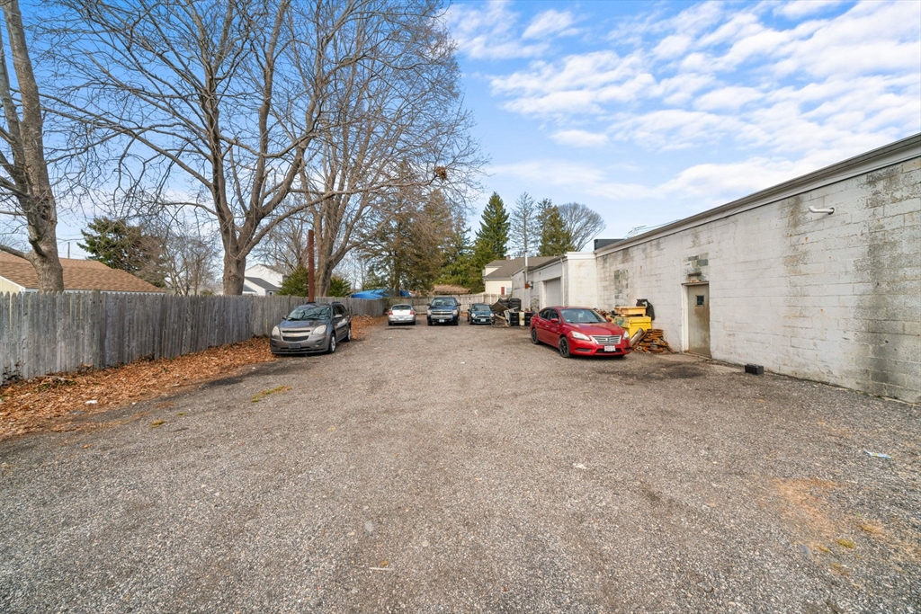 5433 Post Rd Property Photo 10