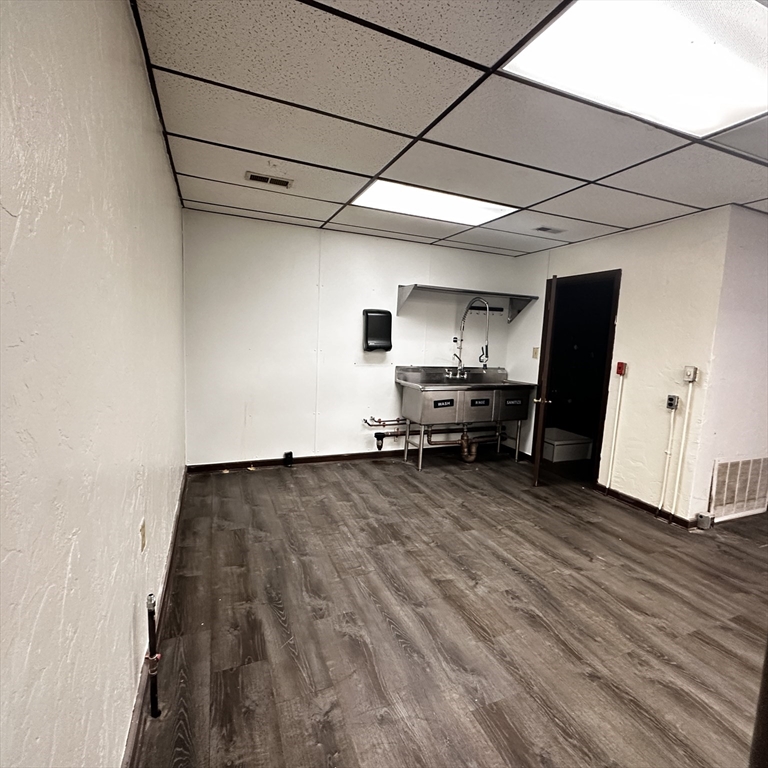 1025 Main St Property Photo 22