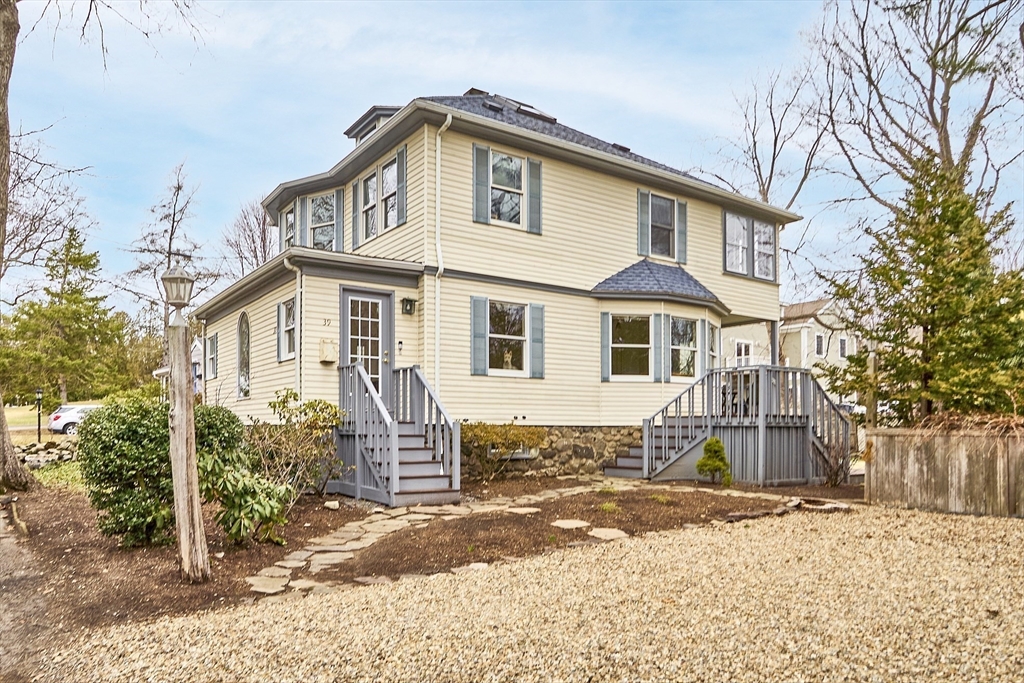 39 Village Street Property Photo 1