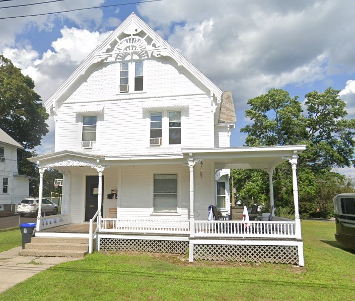 55 Cottage St Property Photo