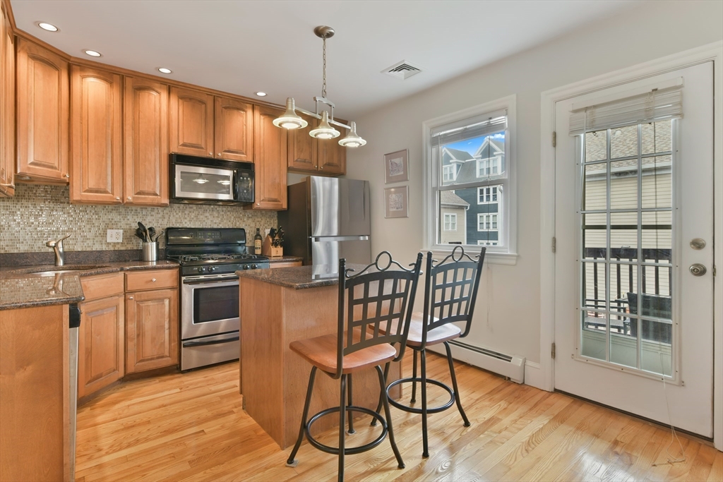 140-142 W 7th St # 3 Property Photo