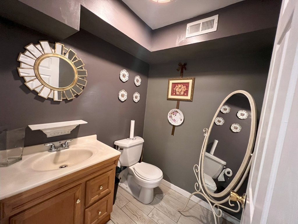 171 Chelsea St. Property Photo 4