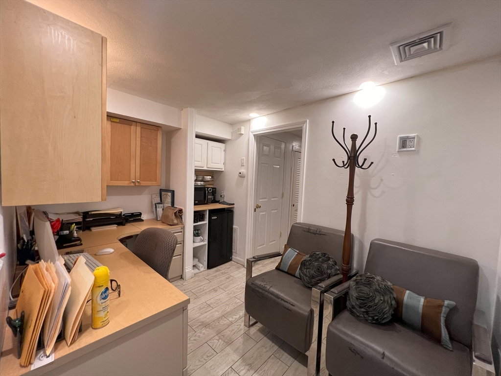 171 Chelsea St. Property Photo 6