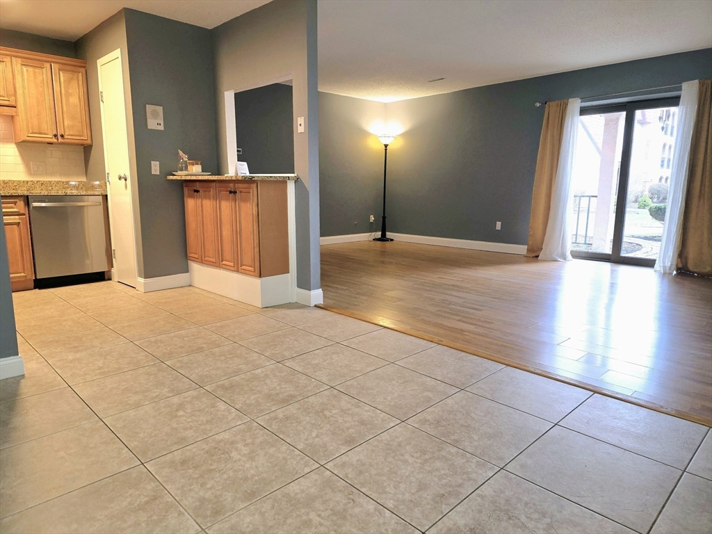685 Oak St # 2 Property Photo