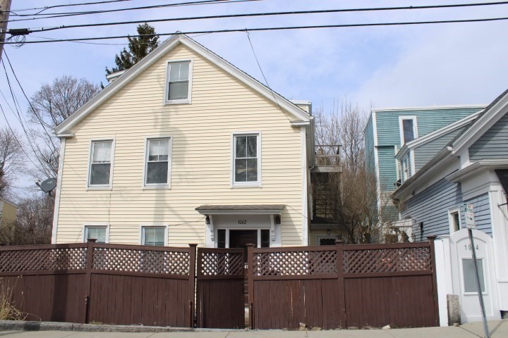 1060-1062 Washington St Property Photo