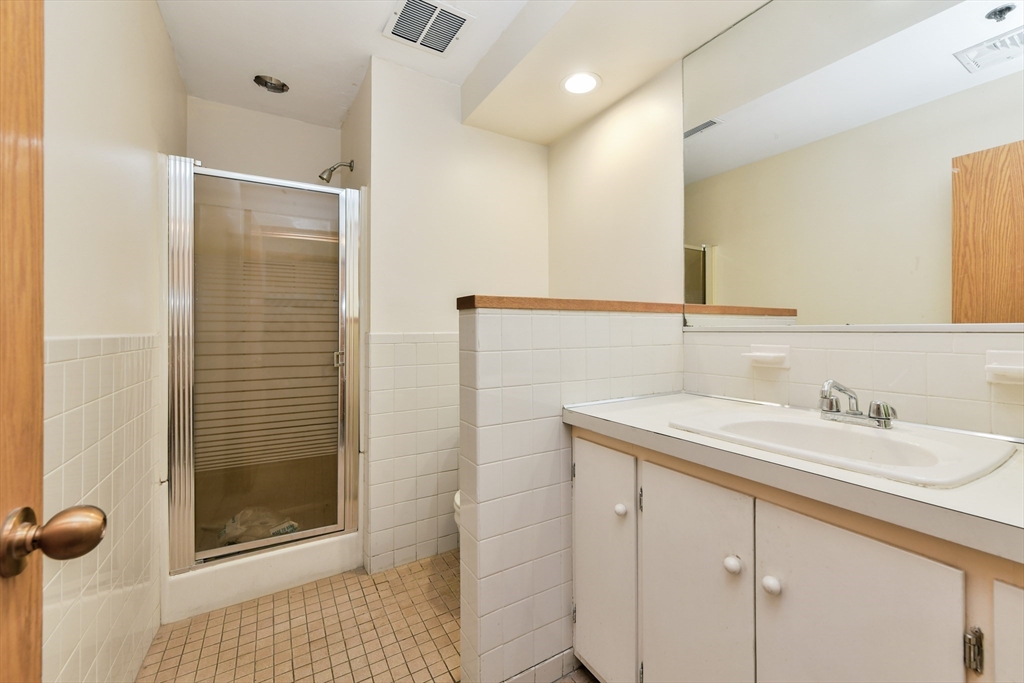 19 Beacon Street # 6 Property Photo 9