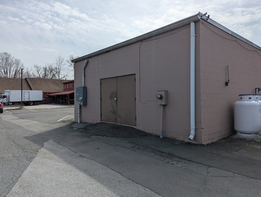 328 College Street Property Photo 2