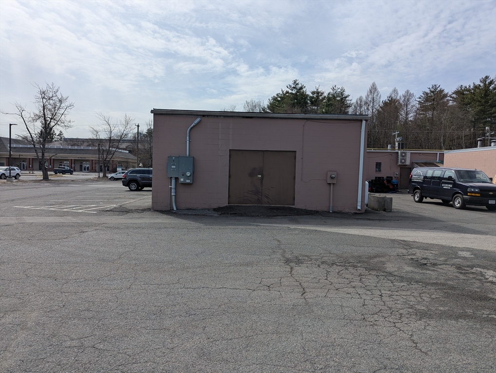 328 College Street Property Photo 5