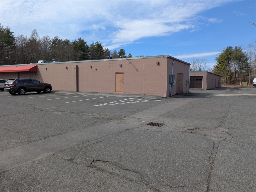 328 College Street Property Photo 6