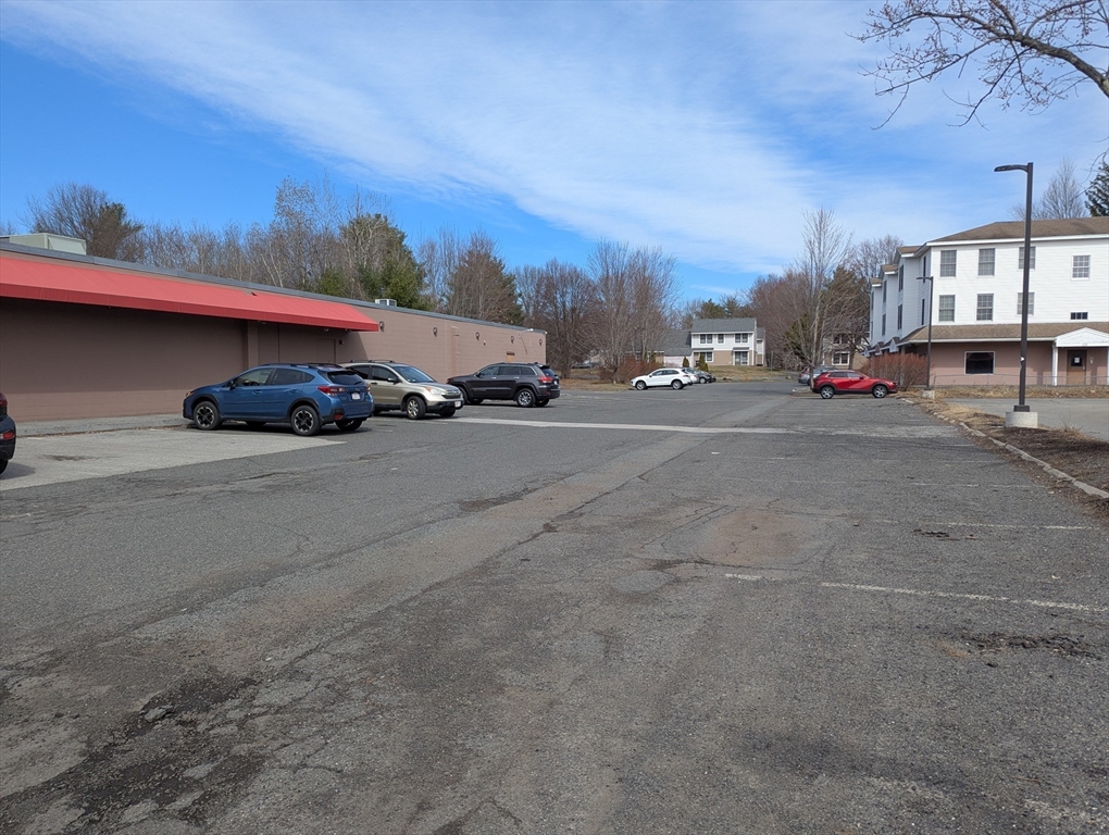 328 College Street Property Photo 8