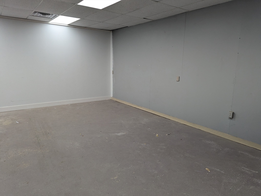 328 College Street Property Photo 10