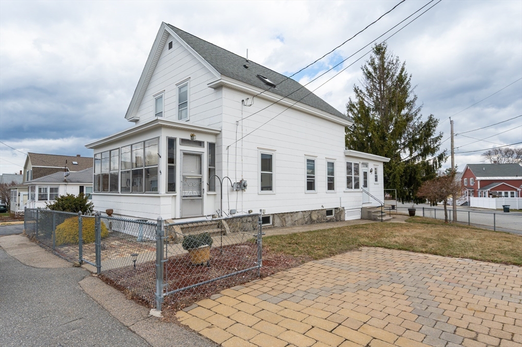 45 Endicott Street Property Photo