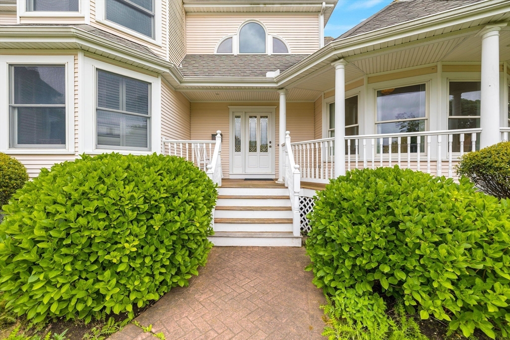 276 Shore St Property Photo 1