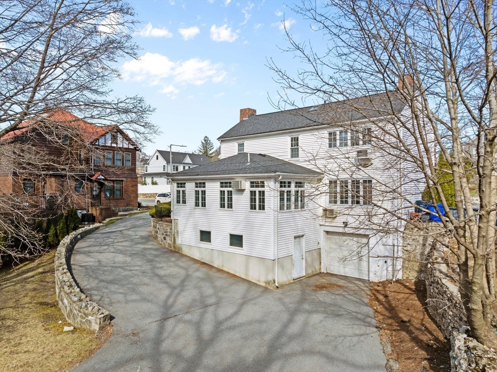 1646 Centre Street Property Photo 4