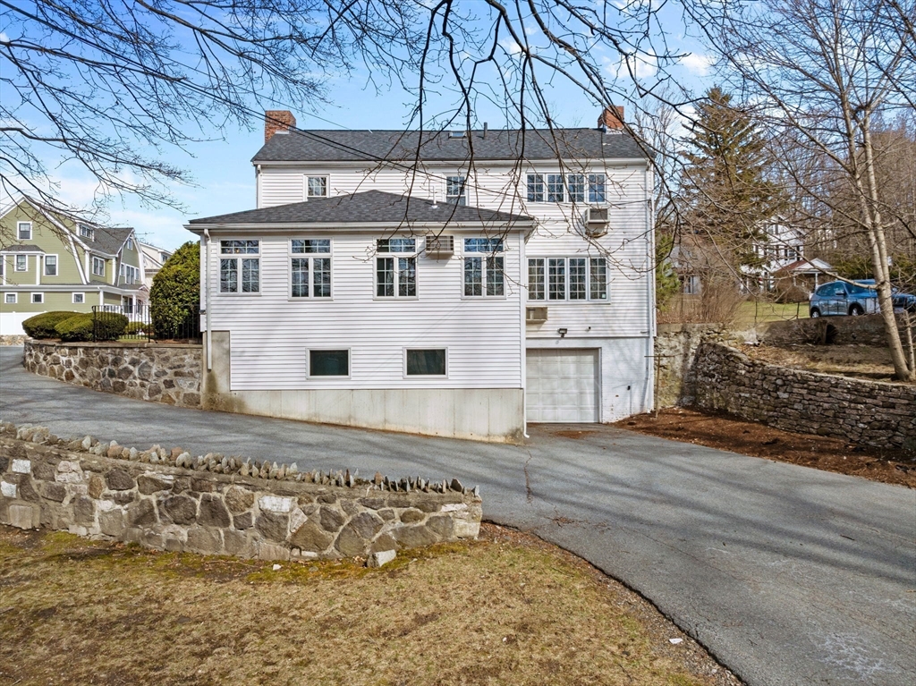 1646 Centre Street Property Photo 5