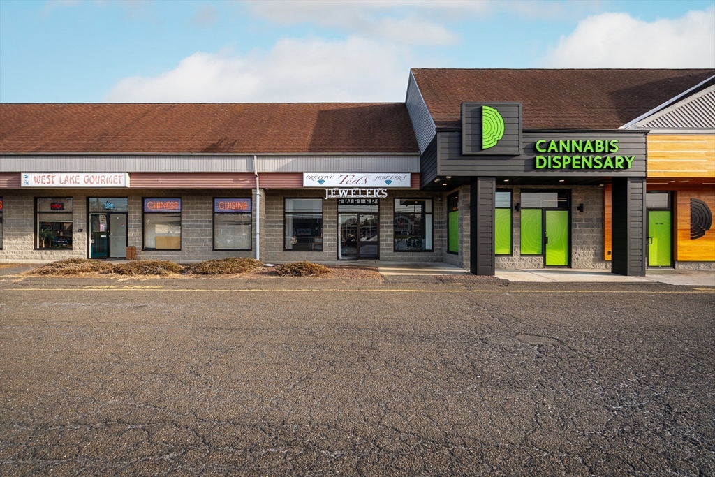 15 College Hwy # H3 Property Photo 4