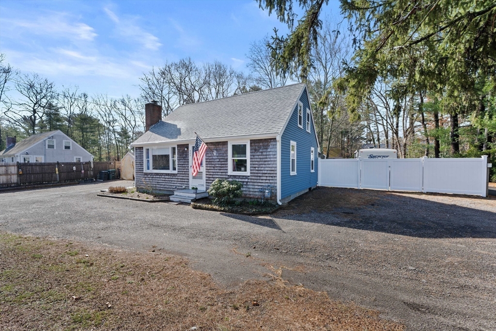 445 Plain Street Property Photo 2