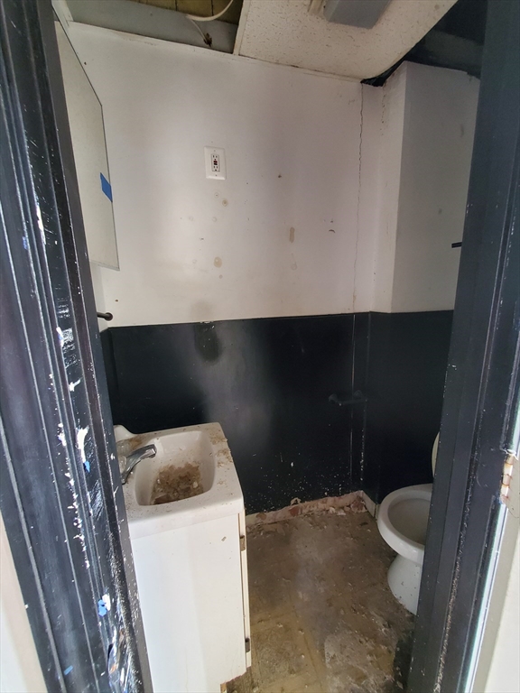 232 Exchange St Property Photo 7