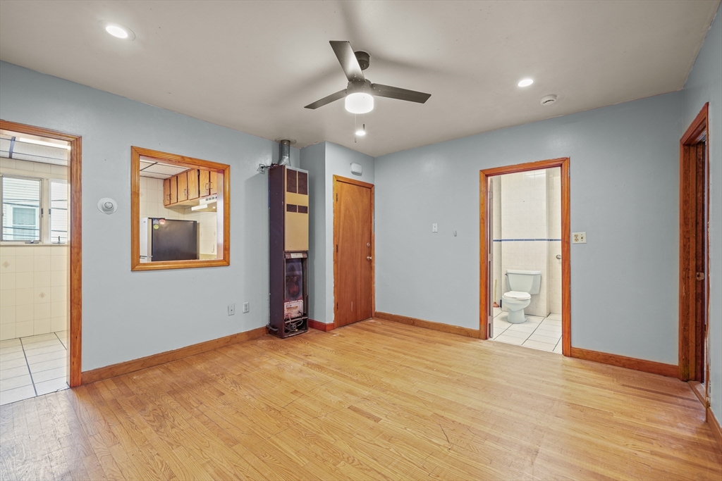 337 Columbia St Property Photo 23