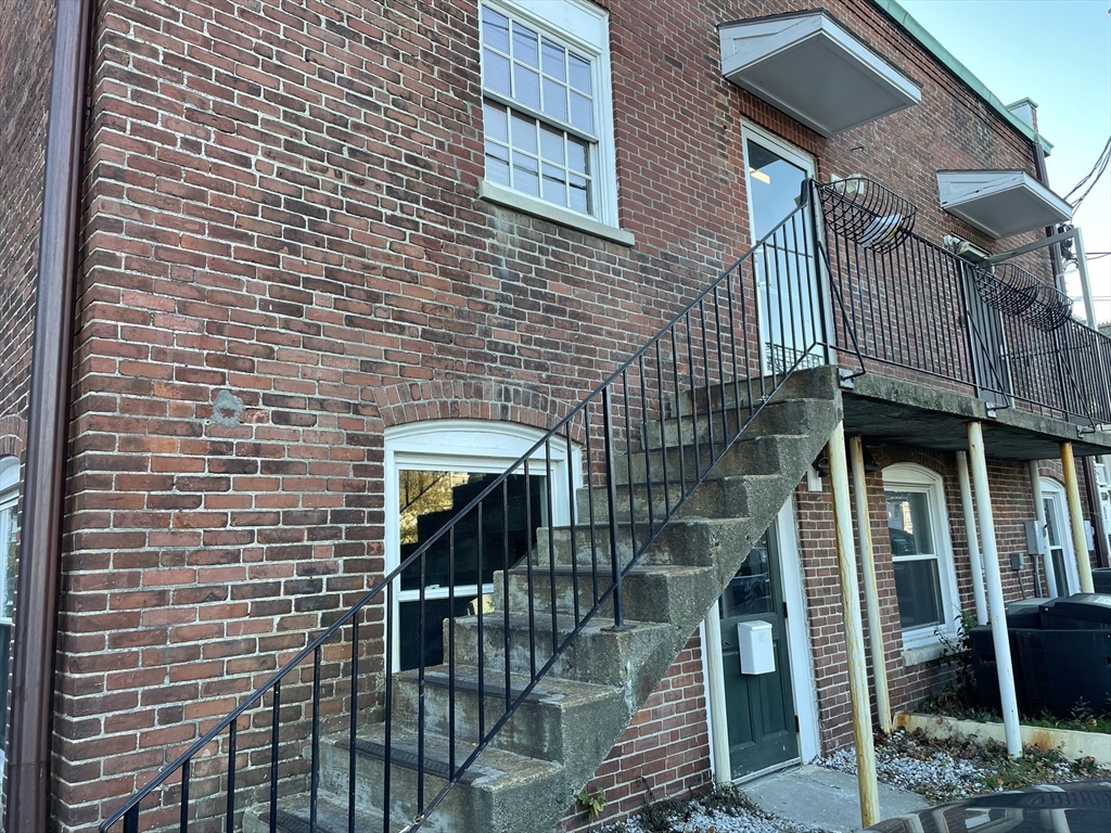 19-23b Court Street Property Photo 1