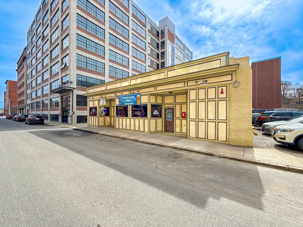 124 Essex St Property Photo 1
