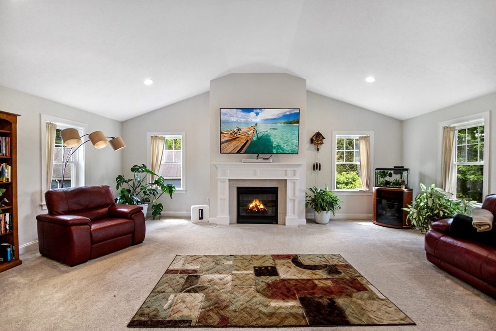 585 Chestnut Street Property Photo 1