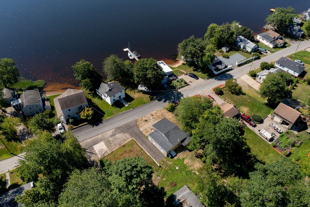 102 Lake St Property Photo 4