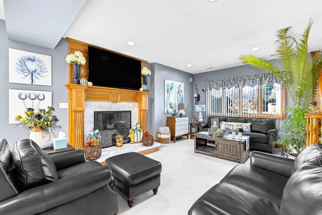 201 Montgomery Cir Property Photo 4