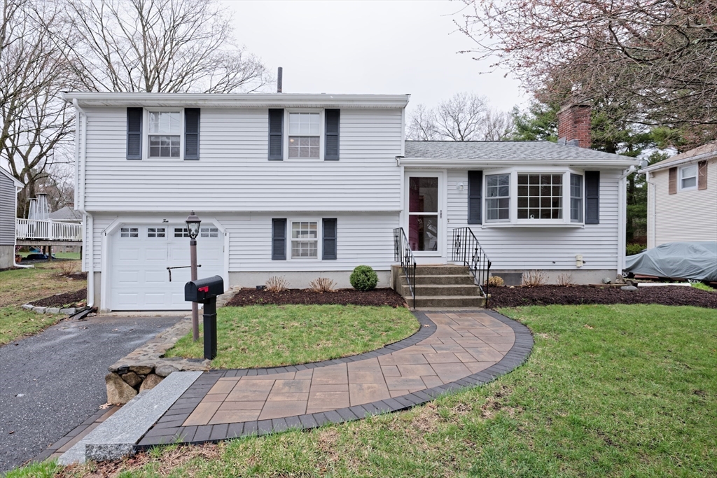 10 Costa Cir Property Photo 1
