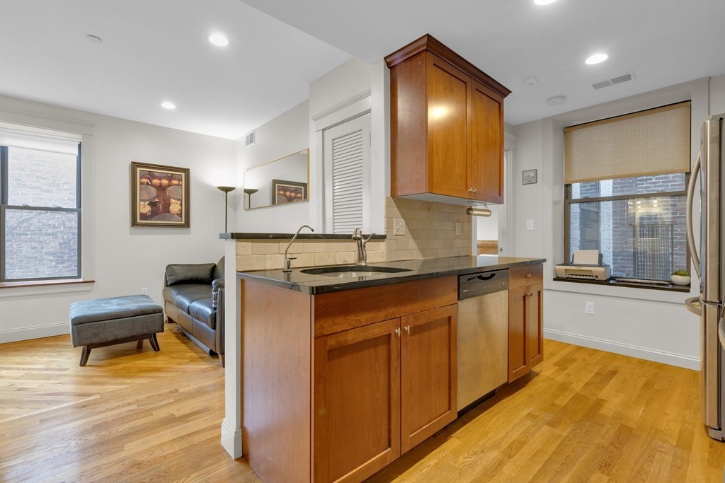 465-469 Hanover St # 3R Property Photo 1