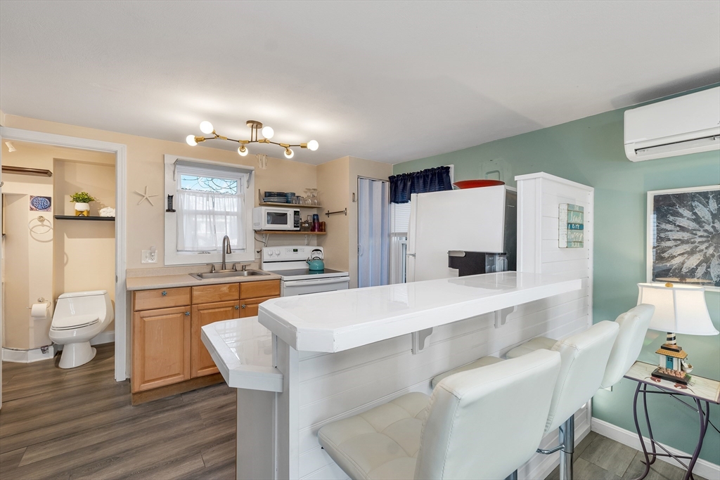 8 Island Path Property Photo 5