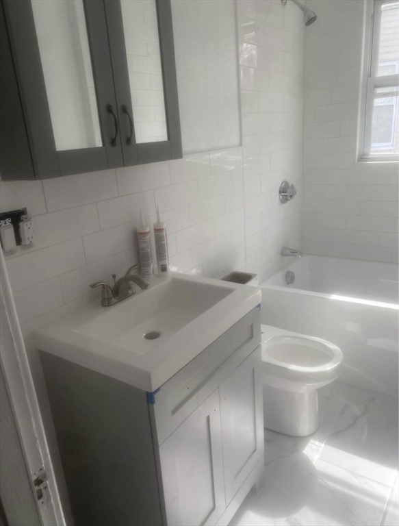 583 Center St # 3 Property Photo 5