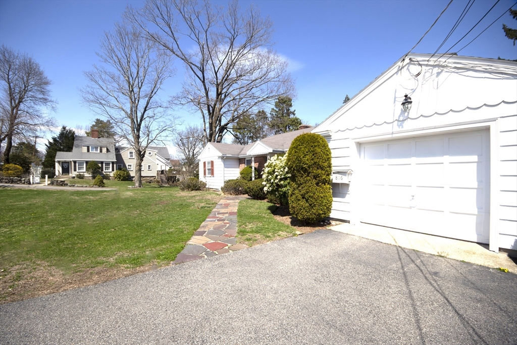 814-816 Neponset St Property Photo 5