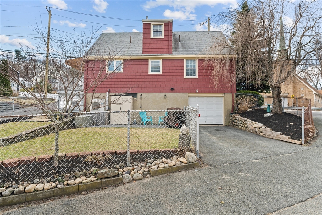 215 Lynnfield St Property Photo