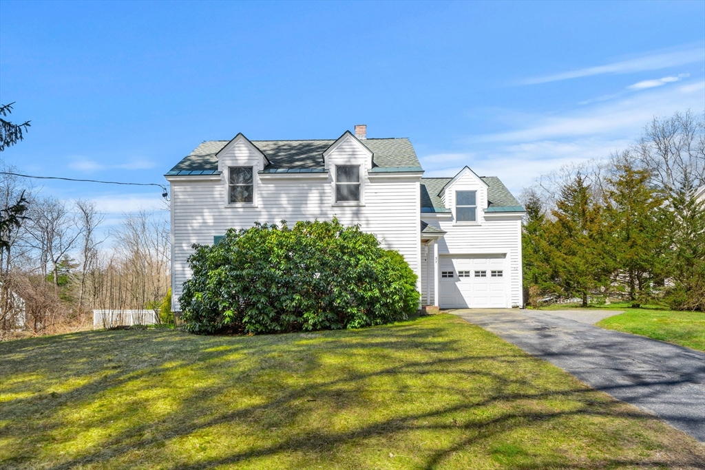 01450 Real Estate Listings Main Image