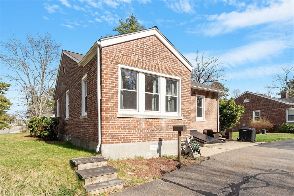 33 Auman St Property Photo 4