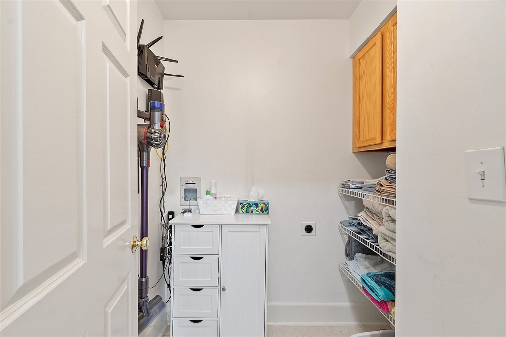 33 Auman St Property Photo 37
