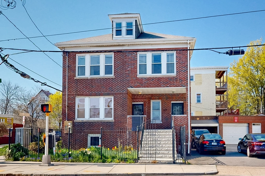 139 Selden St Property Photo 1