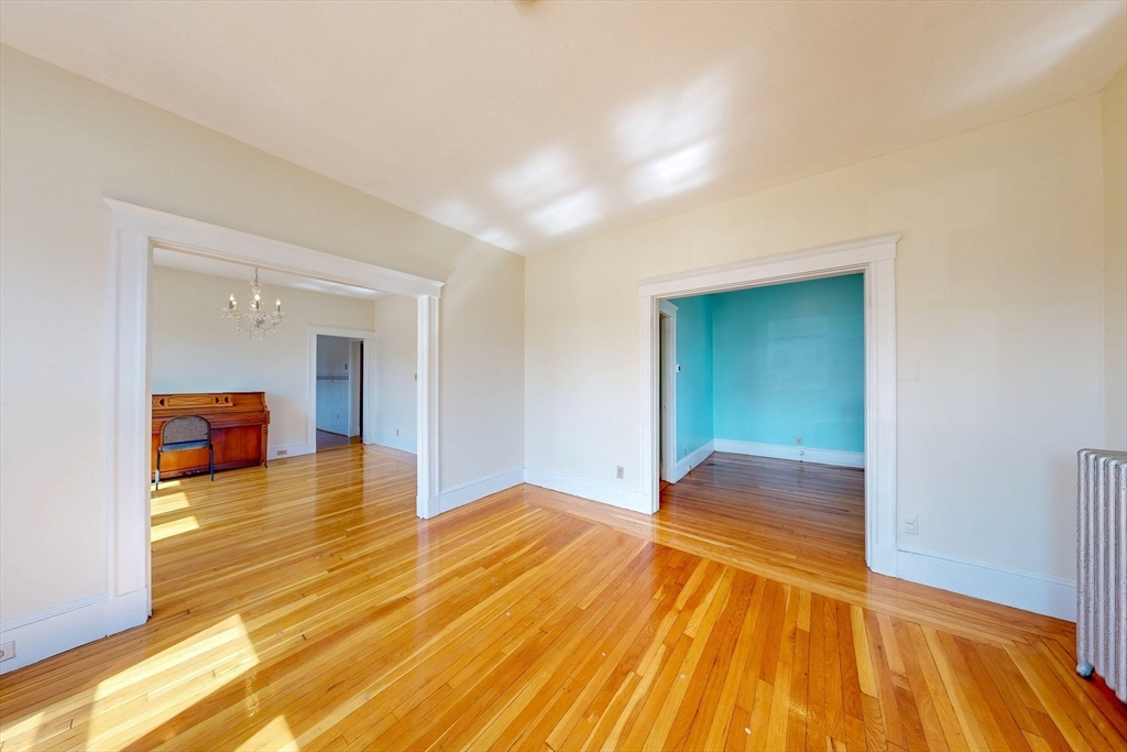 139 Selden St Property Photo 11