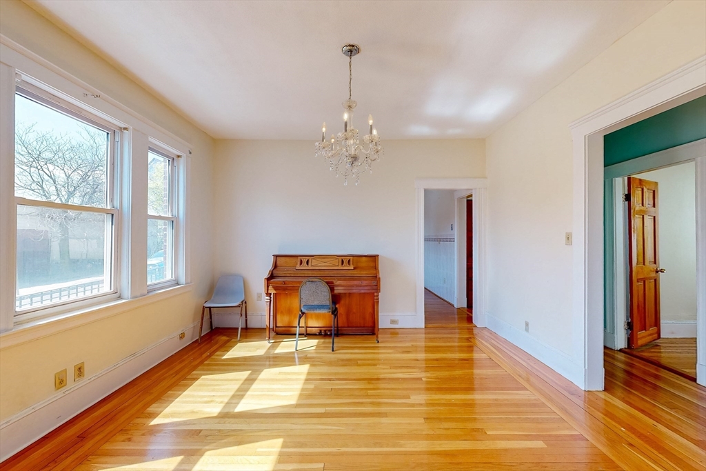 139 Selden St Property Photo 12