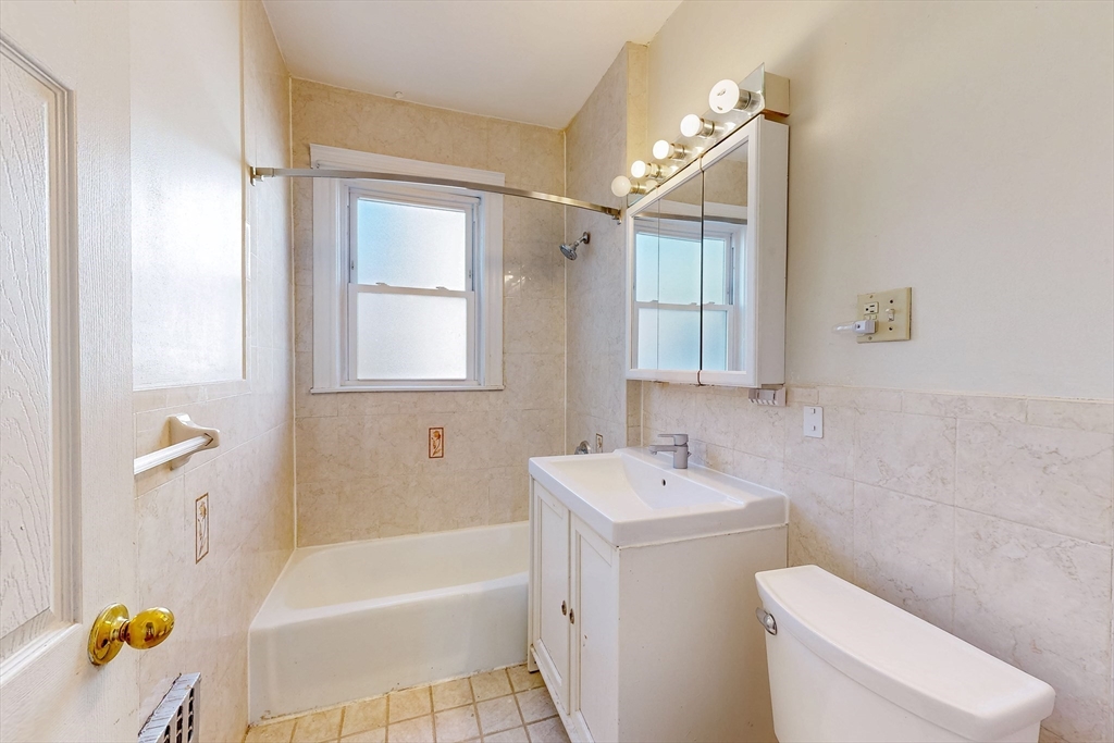 139 Selden St Property Photo 17