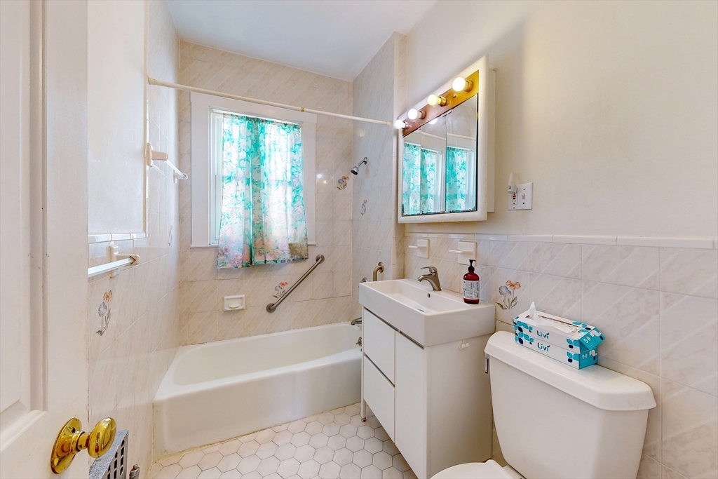 139 Selden St Property Photo 26